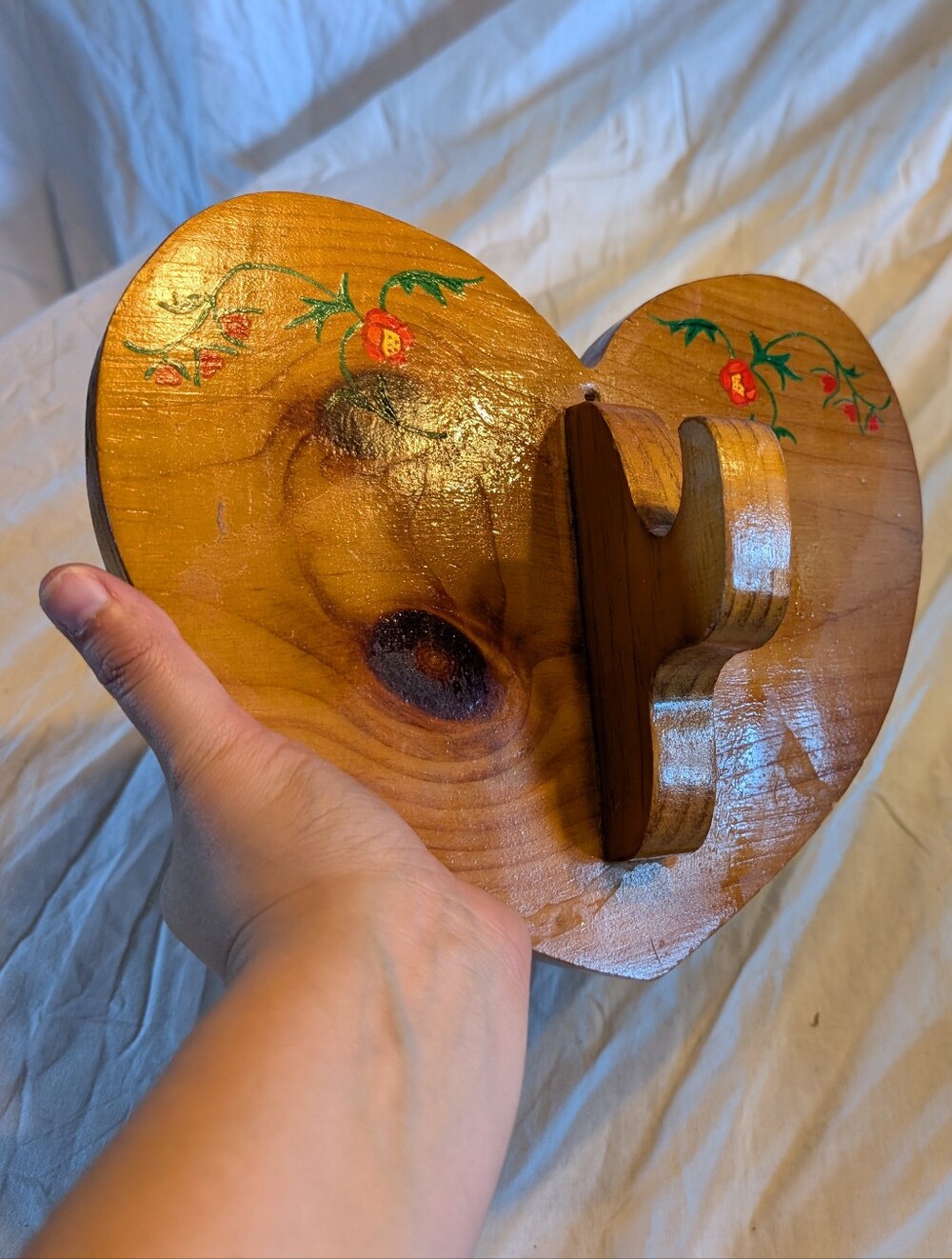 2/40$ Vintage Heart-Shaped Wooden Wall Hook with Red Floral Detail
